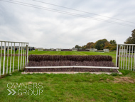 AK021025-35 - Alan King Stable Visit